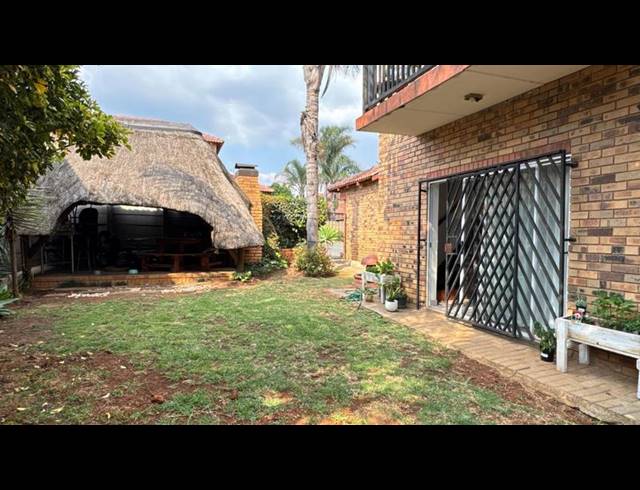 3 BEDROOM TOWNHOUSE FOR SALE IN WILGEHEUWEL